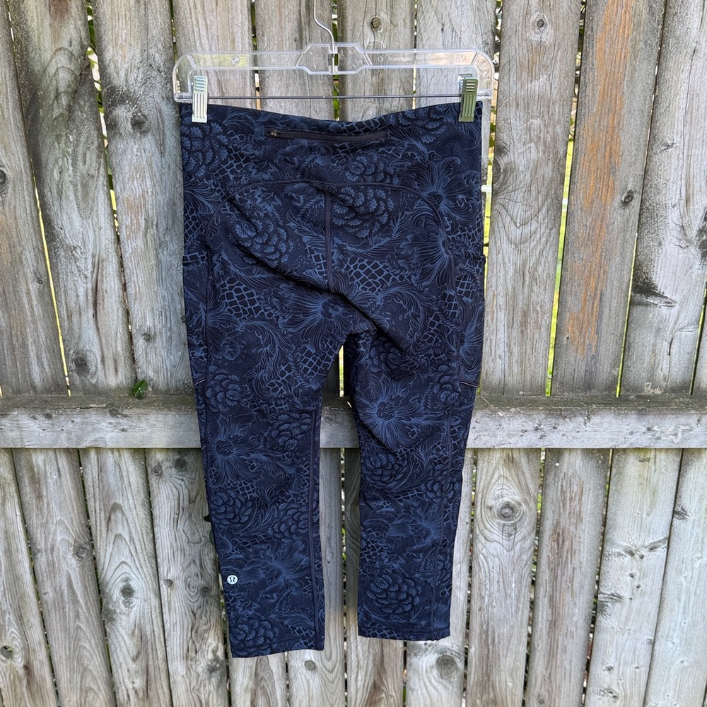 Women's Black Patterned Leggings - Picture 8 of 16